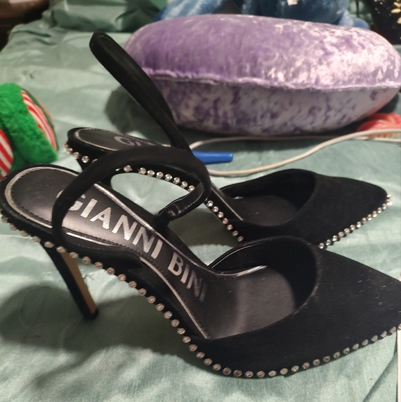 To small - Picture 1 of 1